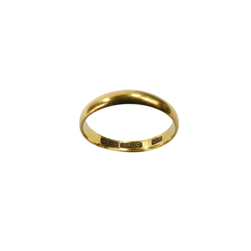 625 - A 22ct gold wedding band - 2.2g.