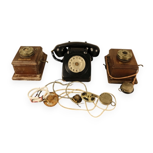 7 - A pair of George V walnut cased vintage wall mounted telephones - c.1915 by Sterling Telephone & Ele... 