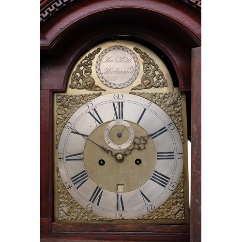 883 - An 18th century walnut and marquetry longcase clock - Sam Smith of Richmond, the arched dial with fo... 