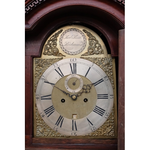 883 - An 18th century walnut and marquetry longcase clock - Sam Smith of Richmond, the arched dial with fo... 