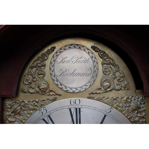 883 - An 18th century walnut and marquetry longcase clock - Sam Smith of Richmond, the arched dial with fo... 