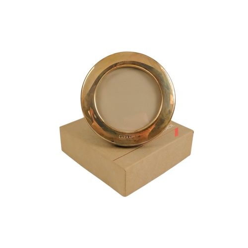 18 - A quantity of Concorde ephemera - including a clock, a silver picture frame, writing paper with enve... 