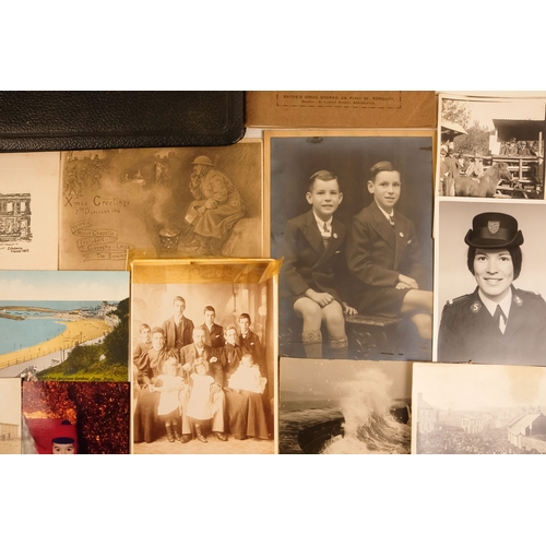 55 - A quantity of family photograph albums early to late 20th century - some interesting family holiday ... 