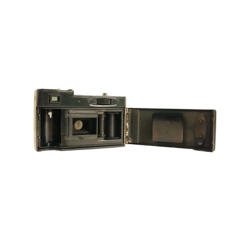 65 - An Argus Cintar 50mm camera - with a brown leather case, together with five other cameras. (6)