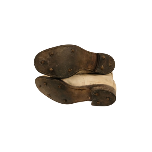 26 - An early 20th century tan leather cricket bag - Gladstone style with a textured crocodile finish, to... 