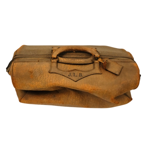 26 - An early 20th century tan leather cricket bag - Gladstone style with a textured crocodile finish, to... 