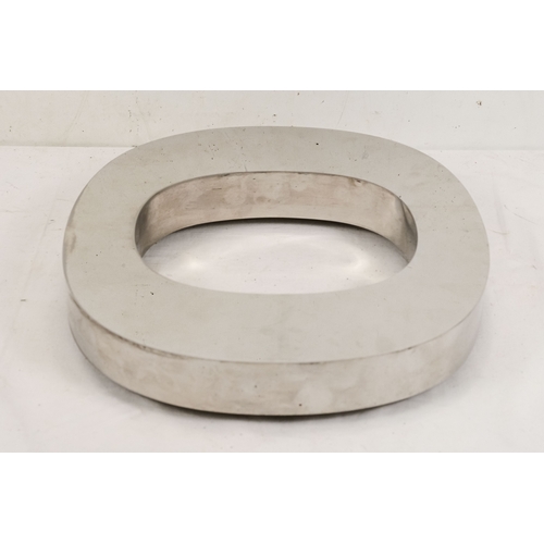 145 - A metal shopfront 'O' sign - 36 x 38cm.