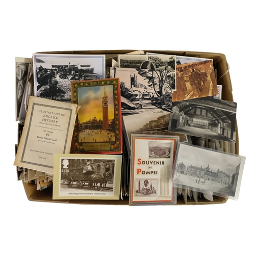 575 - A quantity of early 20th century postcards - UK and European views. (qty)