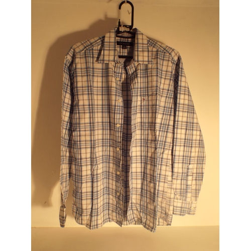 127 - Tommy Hilfiger shirt size S