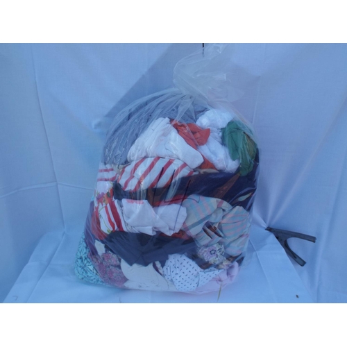 14 - Bag of womens clothing