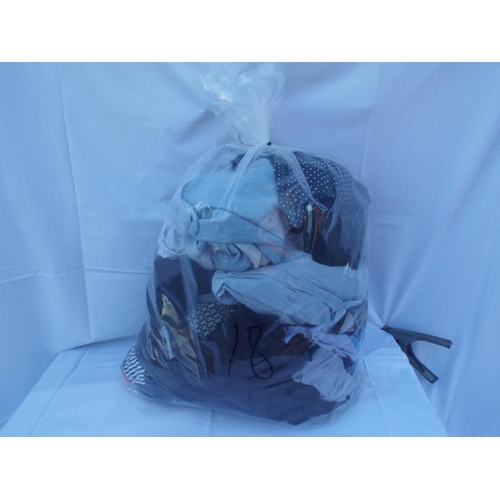 18 - Bag of mens clothing