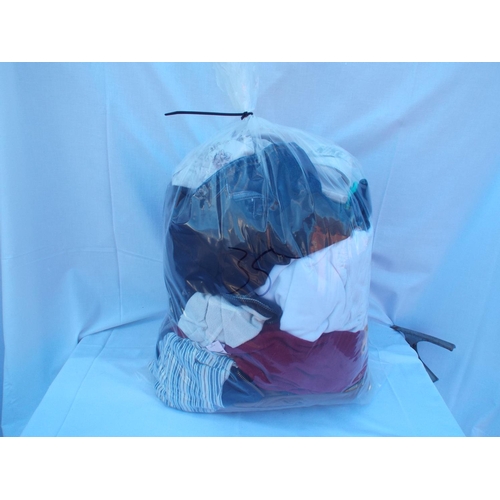 35 - Bag of mens clothing