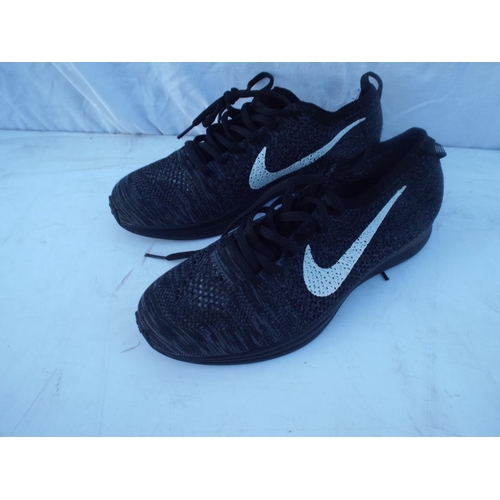 63 - Nike trainers size UK 8.5