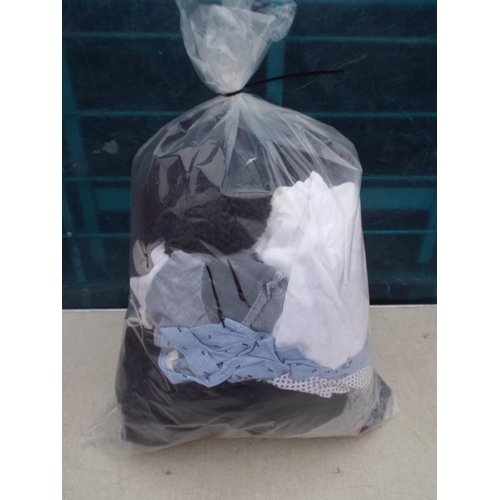 11 - Bag of womens clothing