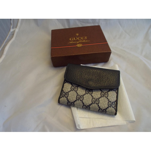 117 - Gucci GG2 fold wallet 904.03.106 with box