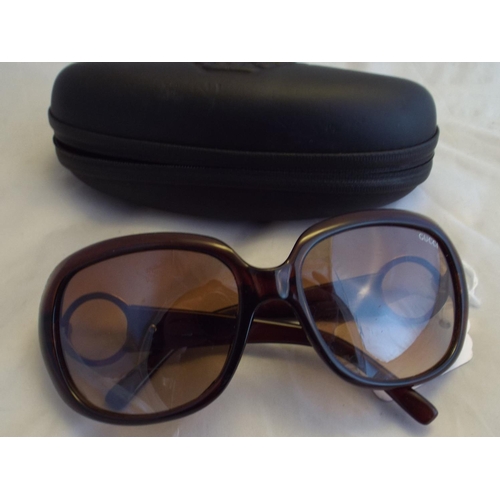 119 - Gucci style sunglasses in case