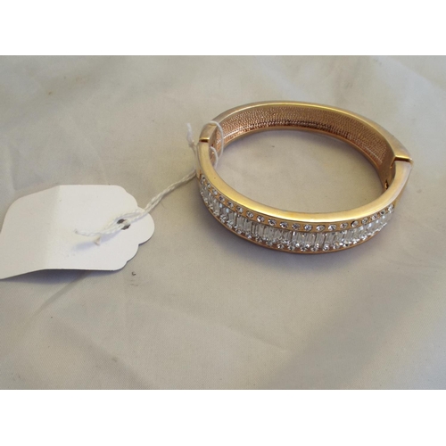 122 - Large sparkle bangle in Link box