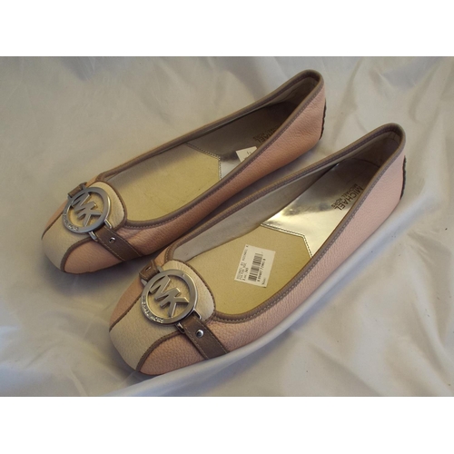 124 - Michael Kors Fulton Mock flat shoes size UK 9