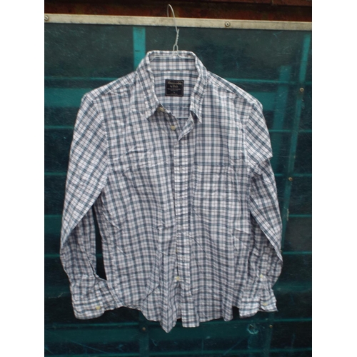 134 - Abercrombie & Fitch shirt size M