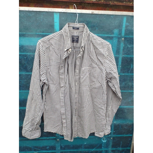 135 - Abercrombie & Fitch shirt size M