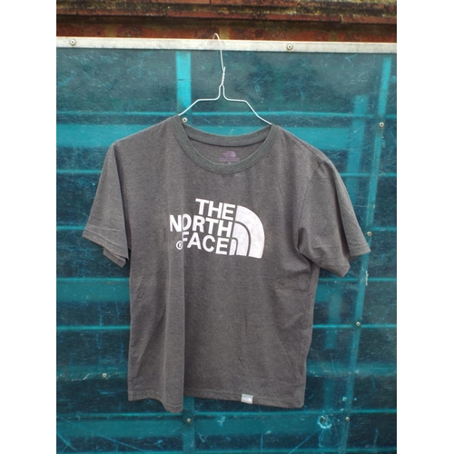 151 - North Face T-shirt size M