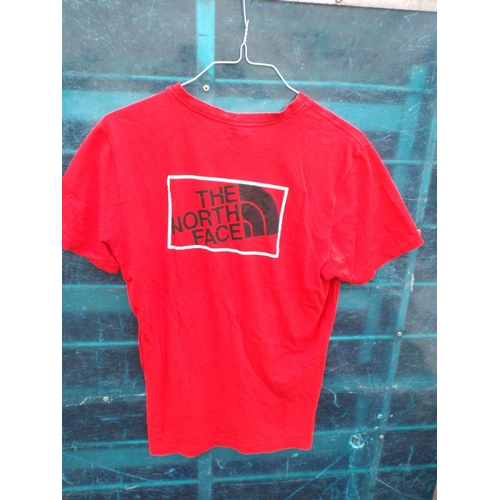 152 - North Face T-shirt size M