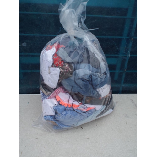 18 - Bag of womens clothing