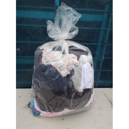 46 - Bag of womens clothing