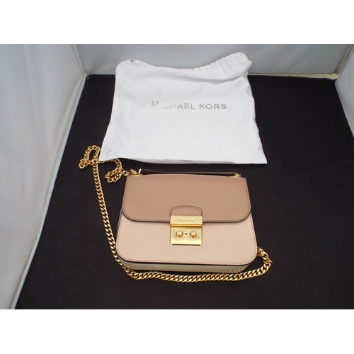 53 - Michael Kors handbag