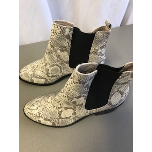 127 - Snakeskin style ankle boots size UK 7.5