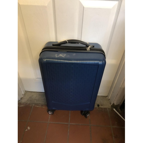 100 - Suitcase of mixed clothing