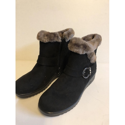105 - New womens boots NO SIZE