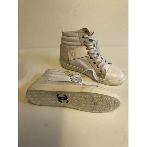 72 - Pair of womens sneakers