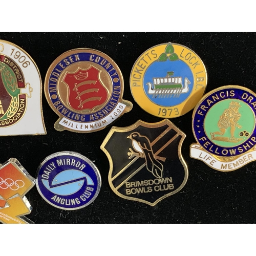 99 - Collection of pins & badges