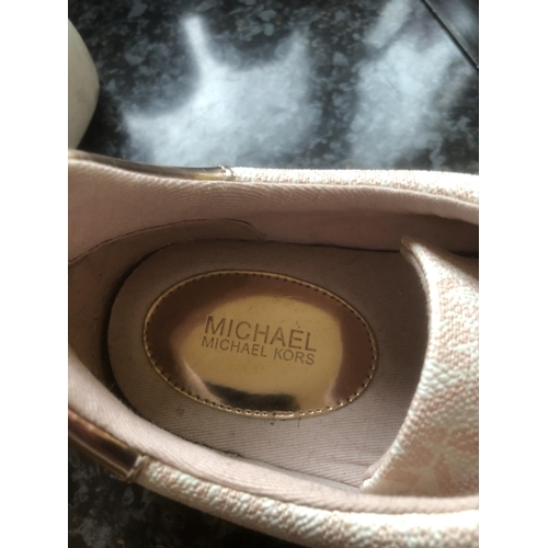 101 - Michael Kors womens trainers pink & rose gold size US 8M  LIKE NEW