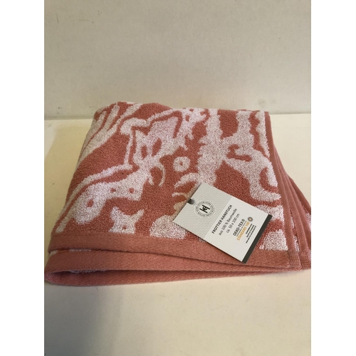 49 - New pink hand towel 50 x 100 cm