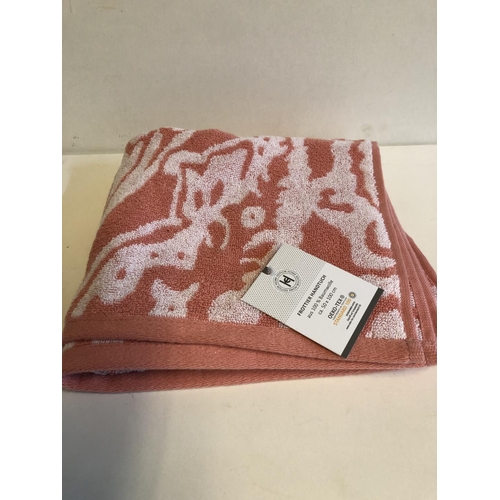 52 - New pink hand towel 50 x 100 cm