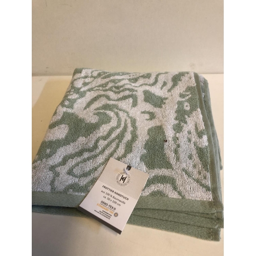 57 - New green hand towel 50 x 100 cm