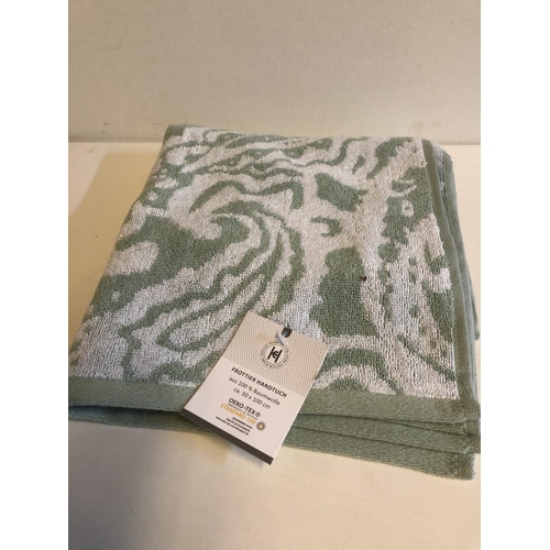 58 - New green hand towel 50 x 100 cm