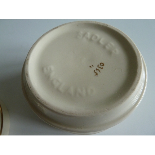 124 - Sadler trinket box (small chip to lid)