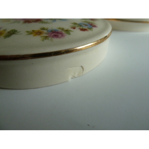 124 - Sadler trinket box (small chip to lid)