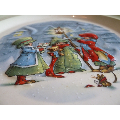 128 - Royal Worcester plate Palissy