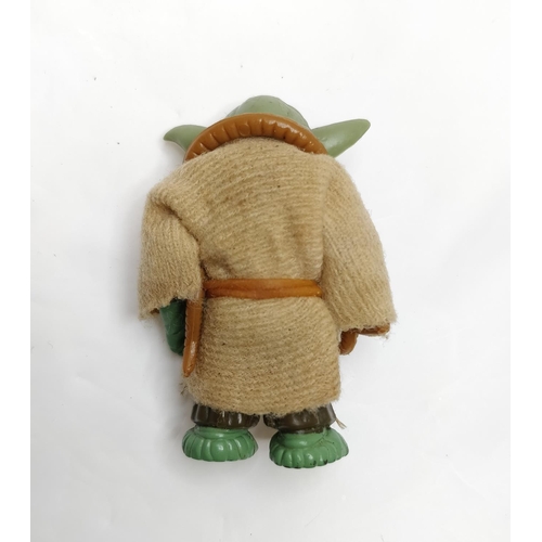 242 - VINTAGE 1980 YODA BROWN SNAKE KENNER STAR WARS FIGURE