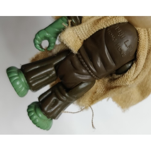 242 - VINTAGE 1980 YODA BROWN SNAKE KENNER STAR WARS FIGURE