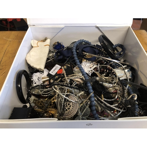 374 - Job lot of costume jewellery