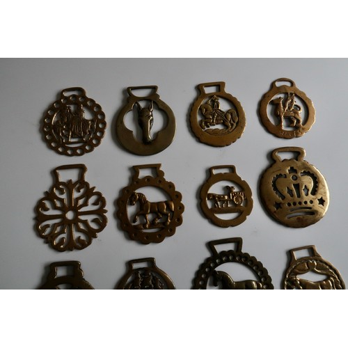 119 - 16x Horse Brasses