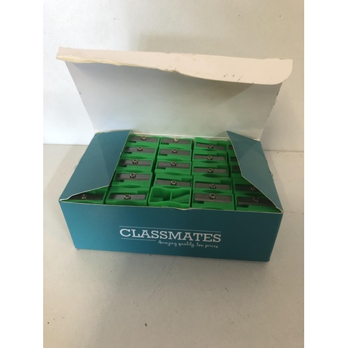 71 - Small qty of collectables