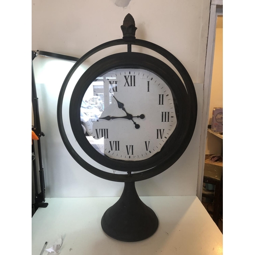 54 - Very large clock/temperature gauge
PLEASE NOTE NOT POSTABLE