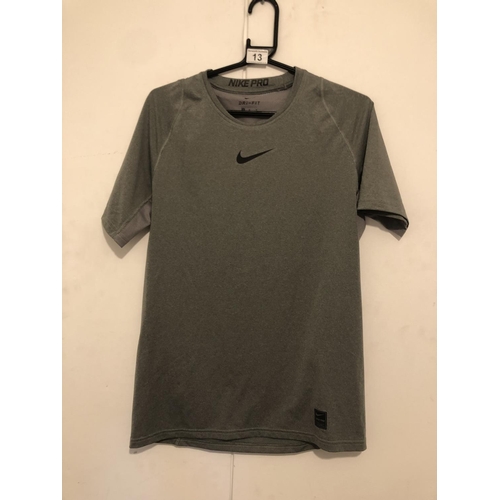 13 - Nike top 
Size S