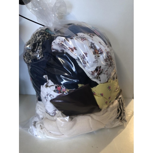 60 - Bag of ladies clothing